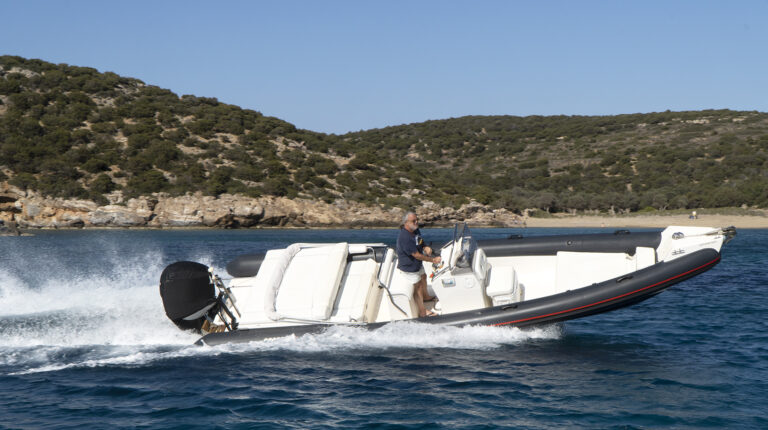 A La Mer Milos Boat Rentals - scorpion vittas1080 e1742384724414