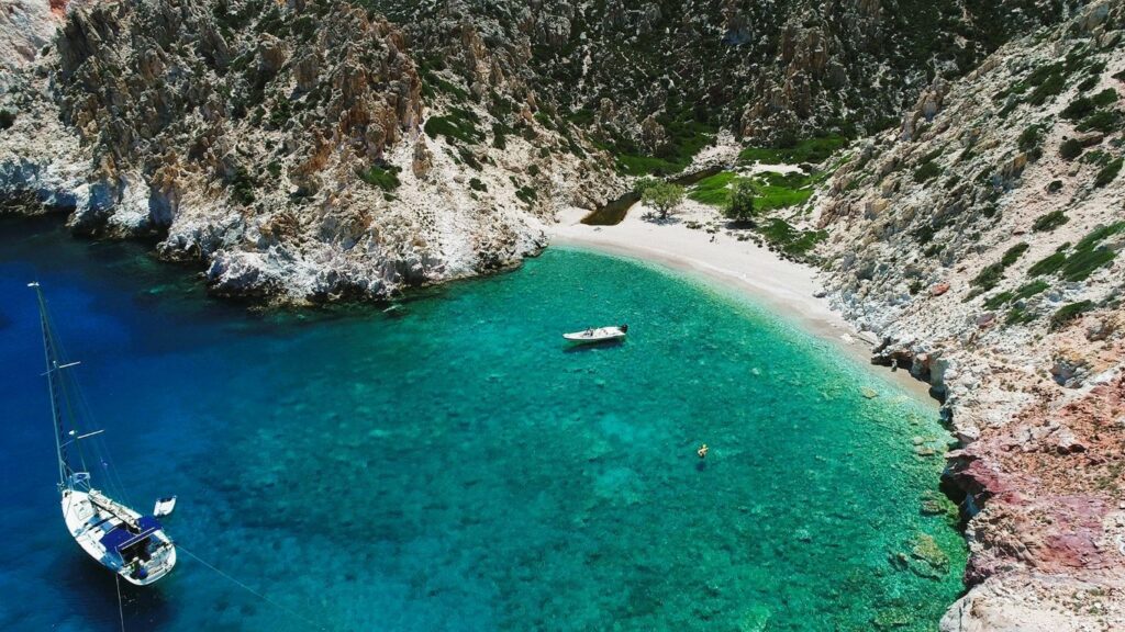 Rent a boat Kimolos & Poliegos