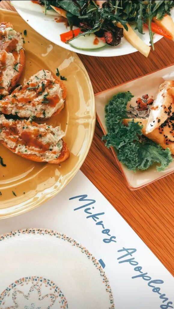 Mikros Apoplous restaurants in Greece" Best taverns in the Cyclades