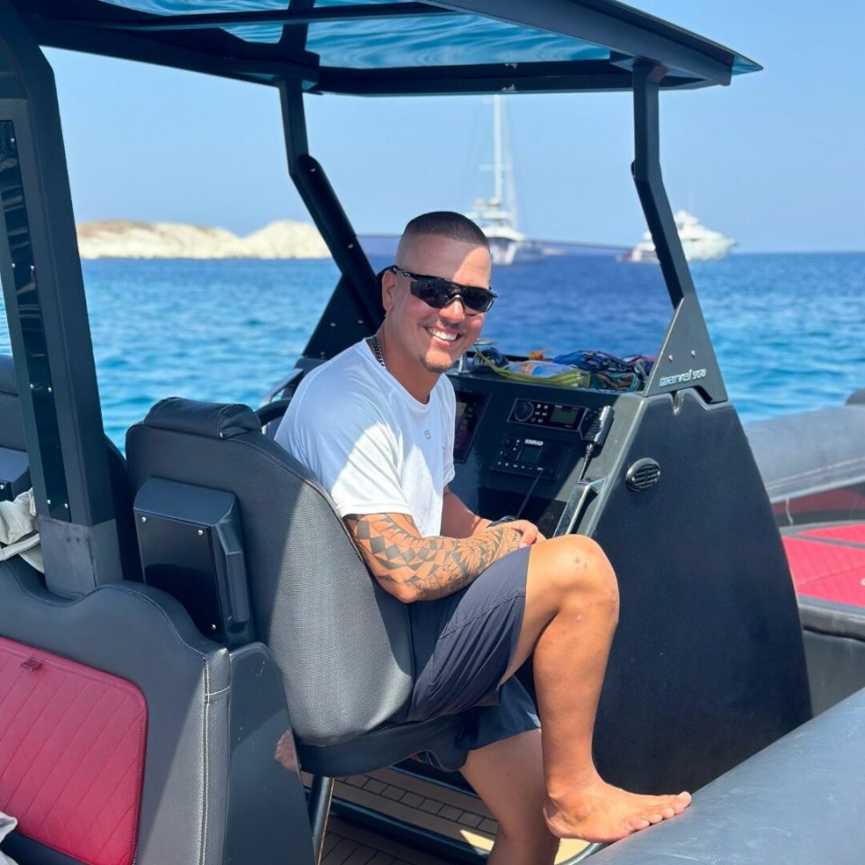 Antonis - A La Mer milosboatrentals.gr skipper